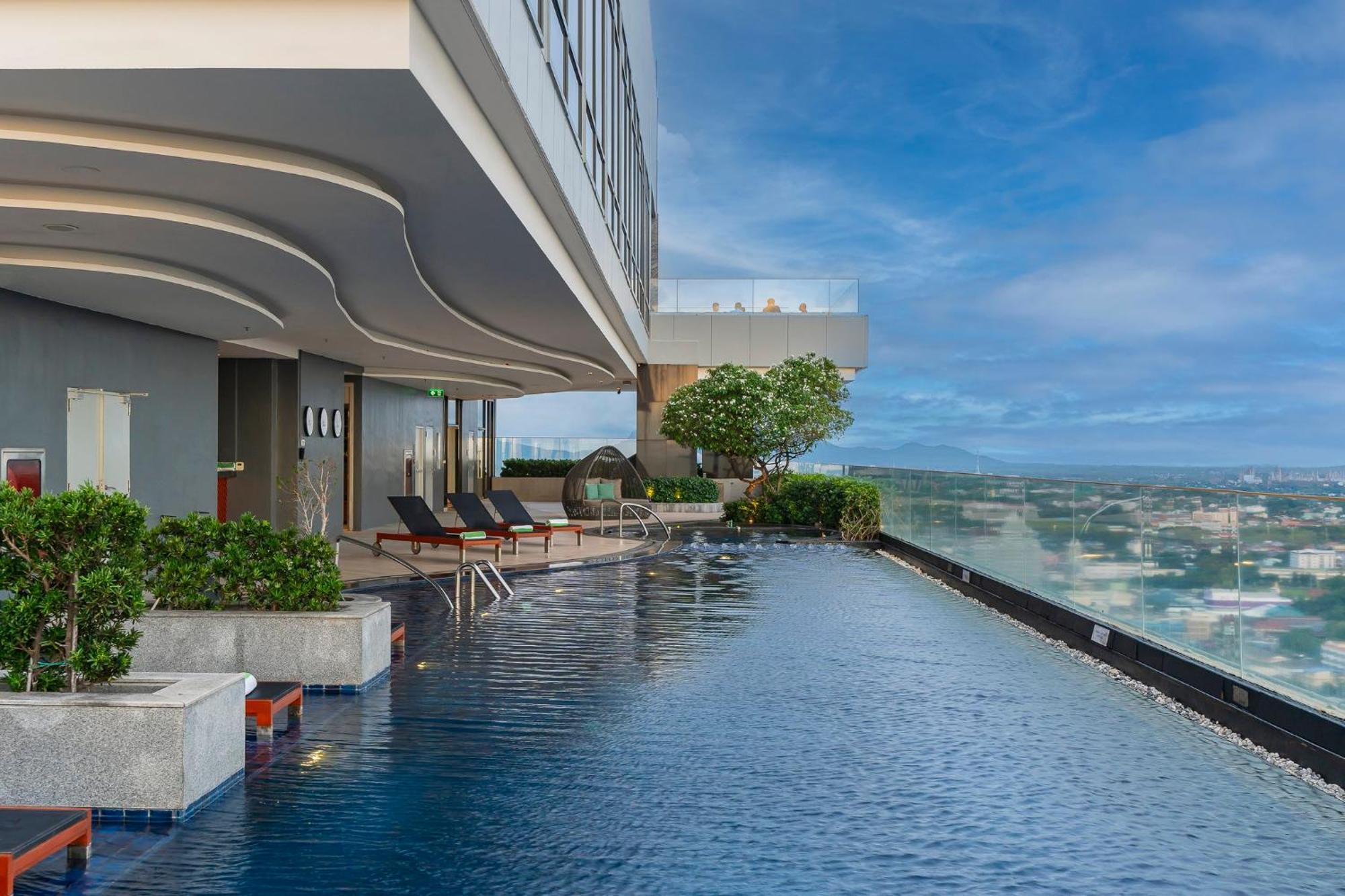 Holiday Inn & Suites Rayong City Centre, An Ihg Hotel מראה חיצוני תמונה